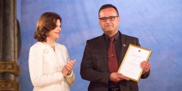 الطبيب العراقي ذوالفقار نوري ناصر مع ملكة السويد