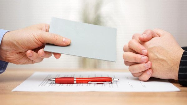 manager want to fired employee and he is showing Employee