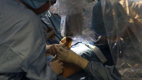 تلجأ بعض النساء إلى جراحات استئصال الثدي لتقليل خطر الوفاة جراء سرطان الثدي